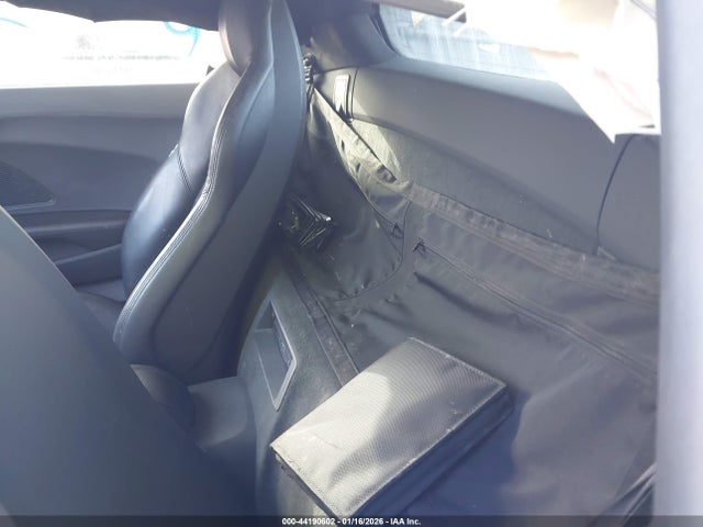 2018 AUDI R8 WUABAAFX7J7902446 Photo 7