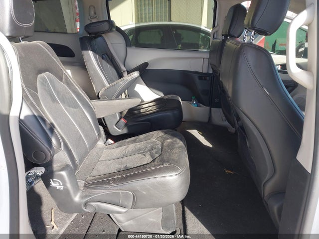 44190720 :رقم المزاد ، 2C4RC1BG7NR170982 vin ، 2022 Chrysler Pacifica Touring L مزاد بيع