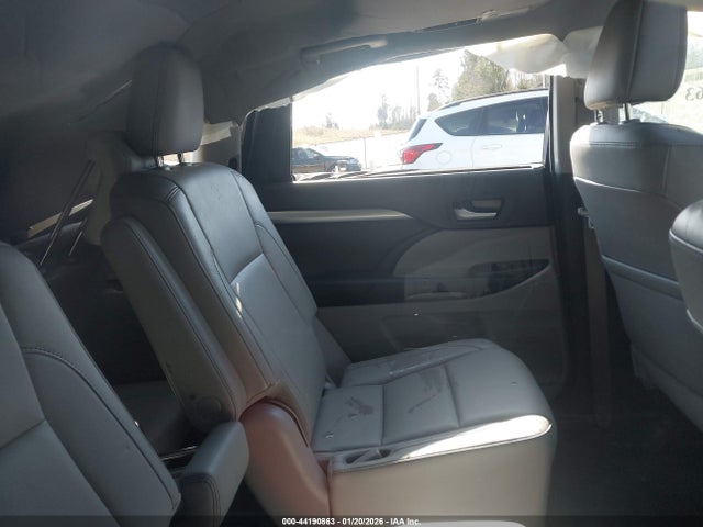 Toyota Highlander Xle 2018 5TDKZRFH7JS265982 Image 12