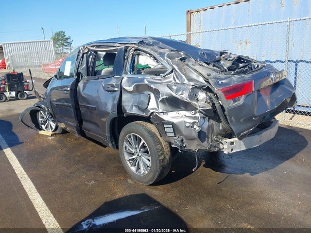 Toyota Highlander Xle 2018 5TDKZRFH7JS265982 Image 3