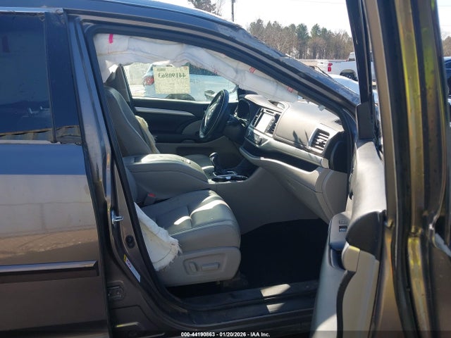 Toyota Highlander Xle 2018 5TDKZRFH7JS265982 Image 5