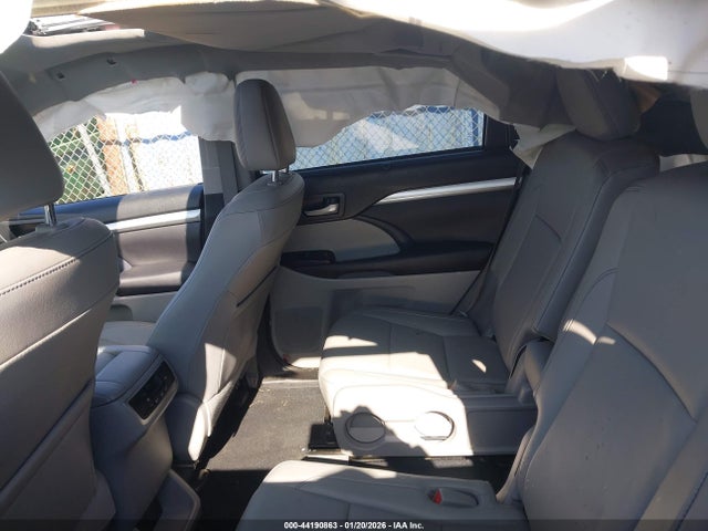 Toyota Highlander Xle 2018 5TDKZRFH7JS265982 Image 8