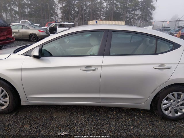 5NPD74LFXHH104742 Hyundai ELANTRA SE