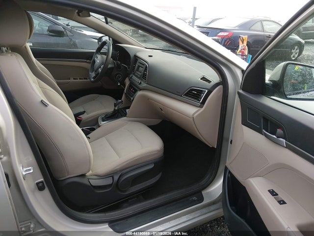 5NPD74LFXHH104742 Hyundai ELANTRA SE