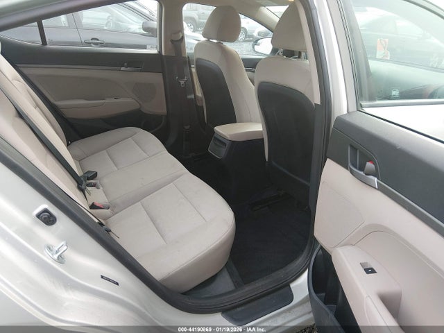 5NPD74LFXHH104742 Hyundai ELANTRA SE