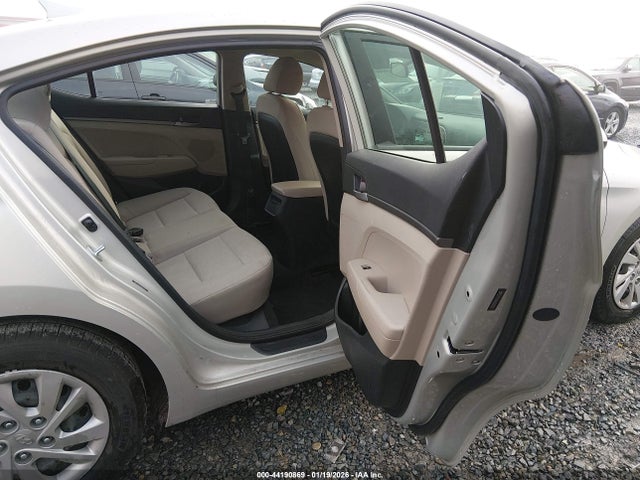 5NPD74LFXHH104742 Hyundai ELANTRA SE