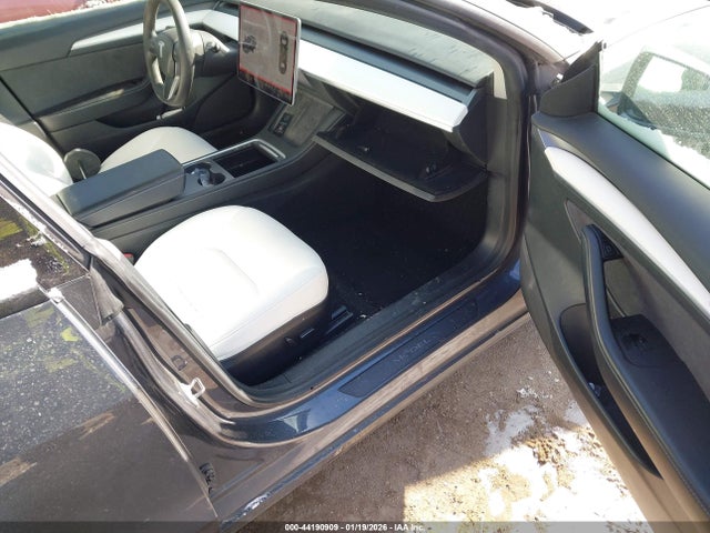 2021 TESLA MODEL 3 5YJ3E1EB8MF051560 Photo 4