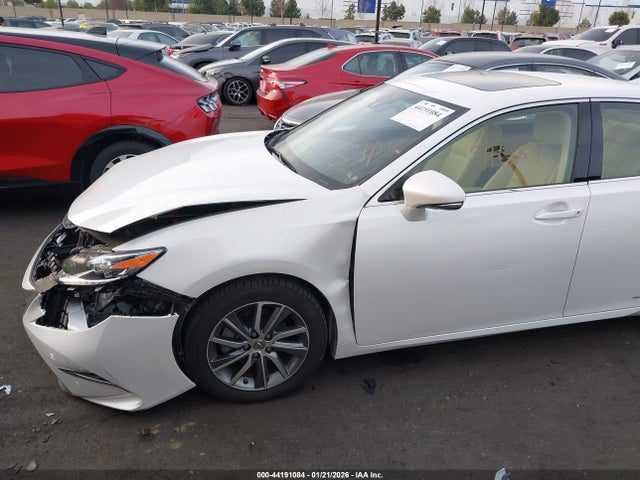 JTHBW1GG4G2122776 Lexus ES 300H