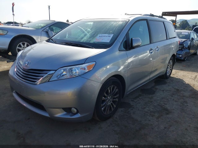 2017 TOYOTA SIENNA 5TDYZ3DC3HS858571 Photo 1