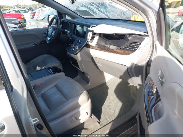 2017 TOYOTA SIENNA 5TDYZ3DC3HS858571 Photo 4