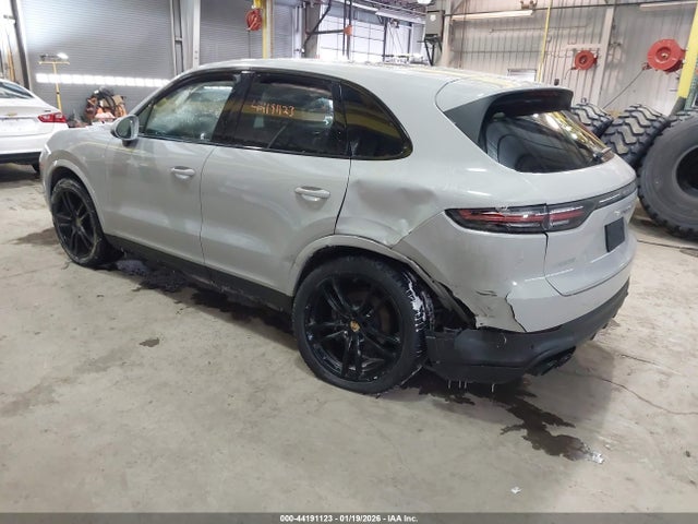 2022 PORSCHE CAYENNE WP1AA2AY1NDA05689 Photo 2