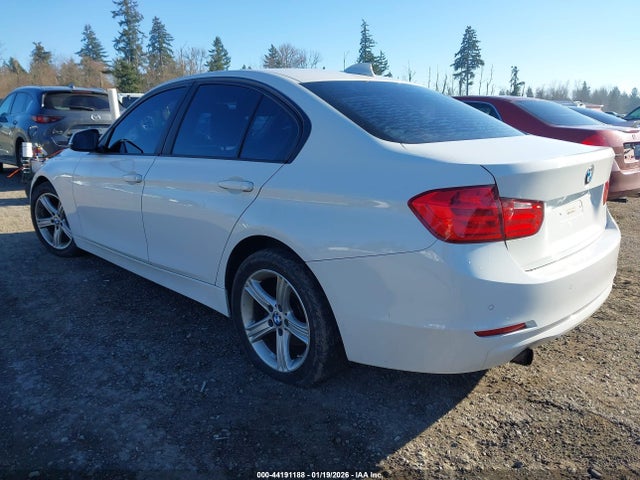 2015 BMW 320I WBA3B1G54FNT05038 Photo 2