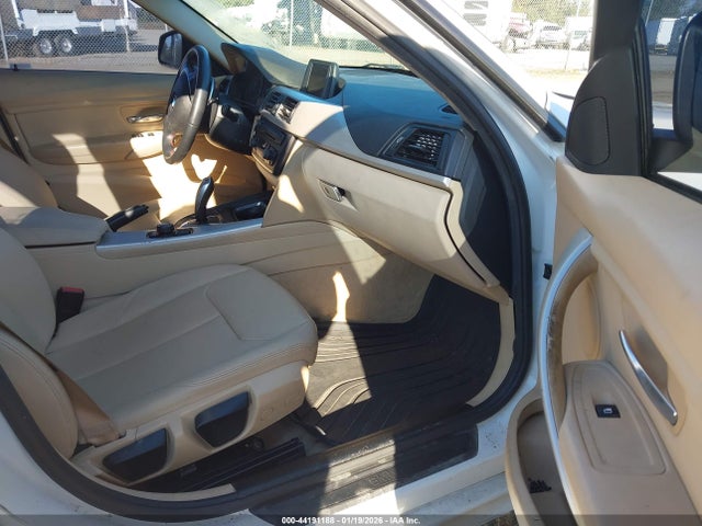 2015 BMW 320I WBA3B1G54FNT05038 Photo 4