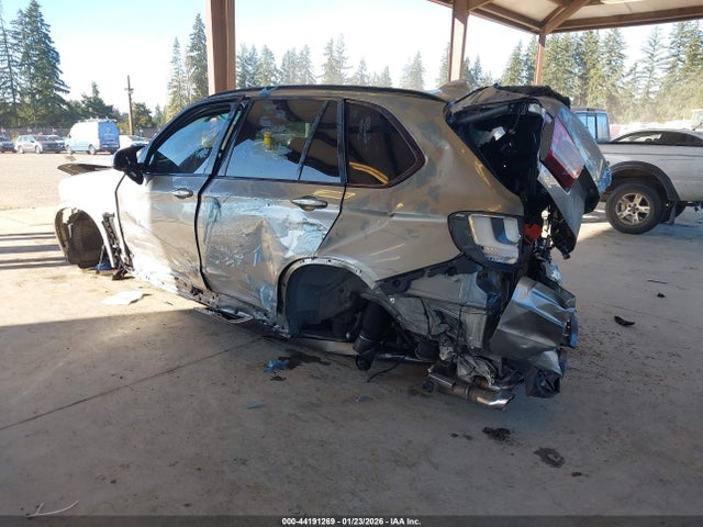 2016 BMW X5 M 5YMKT6C58G0R77687 Photo 2