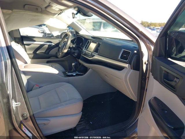 Продажа на аукционе авто 2019 Toyota Highlander Le Plus, vin: 5TDZZRFH9KS325034, номер лота: 44191306