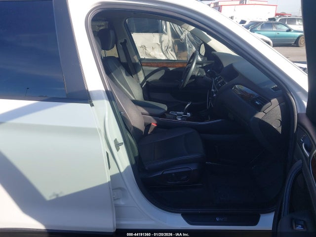 2017 BMW X3 5UXWX9C32H0W69610 Photo 4