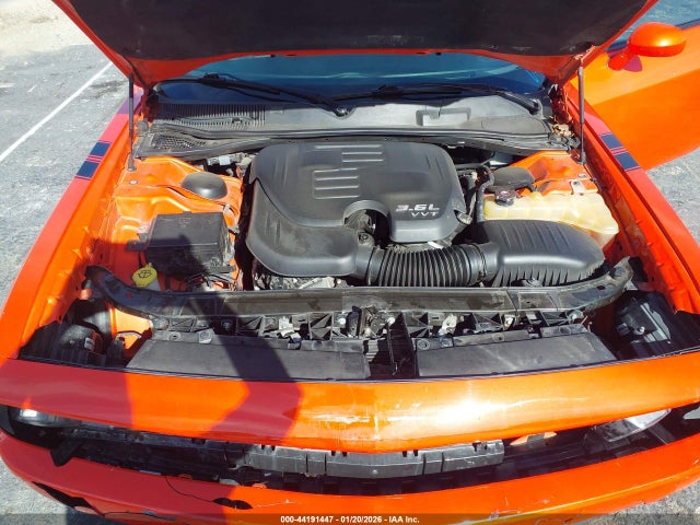 2C3CDZAG7GH305569 Dodge Challenger Sxt