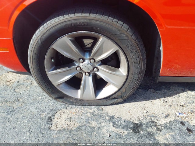 2C3CDZAG7GH305569 Dodge Challenger Sxt
