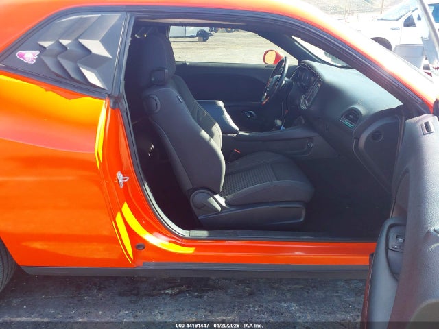 2C3CDZAG7GH305569 Dodge Challenger Sxt