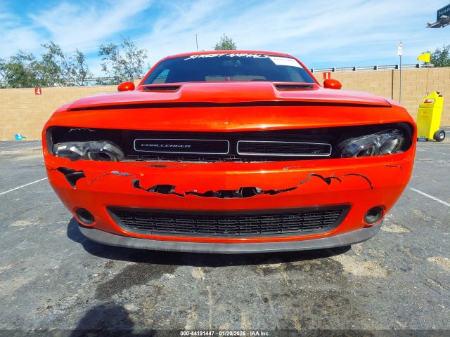 2C3CDZAG7GH305569 Dodge Challenger Sxt