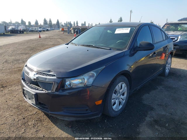 Chevrolet Cruze Ls Auto 2014 1G1PA5SG5E7208353 Image 2