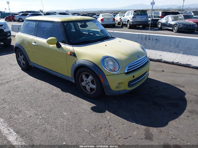 2011 MINI COOPER WMWSU3C56BT091182 Photo 0