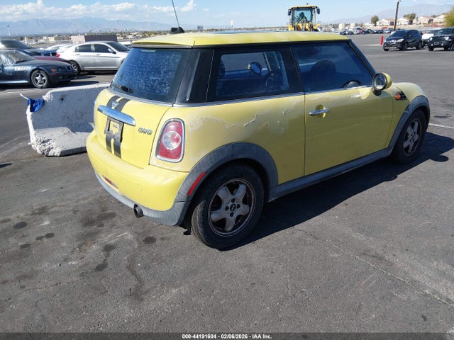 2011 MINI COOPER WMWSU3C56BT091182 Photo 3