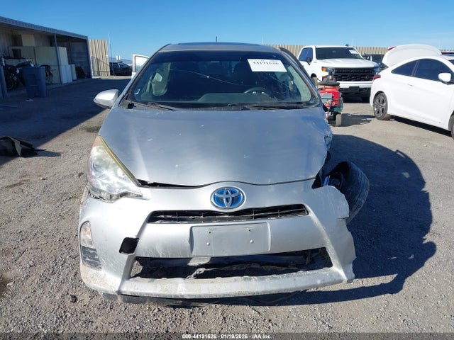 JTDKDTB34E1077977 Toyota Prius C Three