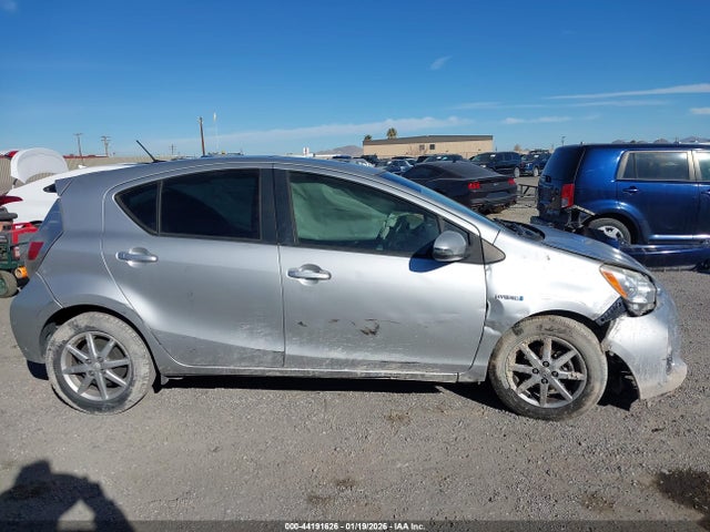 JTDKDTB34E1077977 Toyota Prius C Three