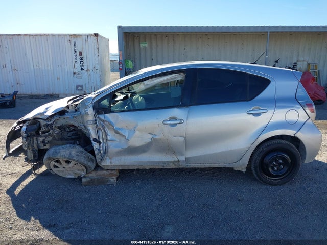 JTDKDTB34E1077977 Toyota Prius C Three