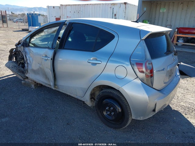 JTDKDTB34E1077977 Toyota Prius C Three