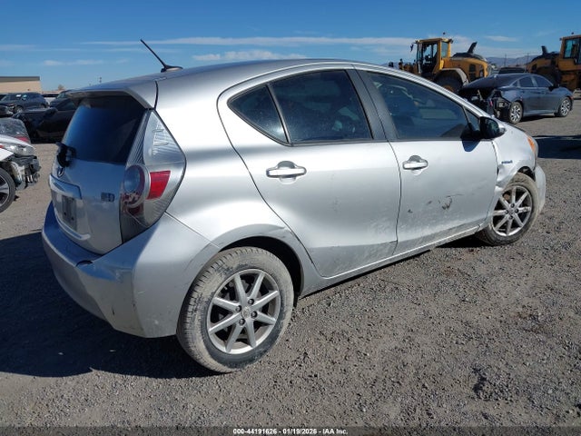 JTDKDTB34E1077977 Toyota Prius C Three