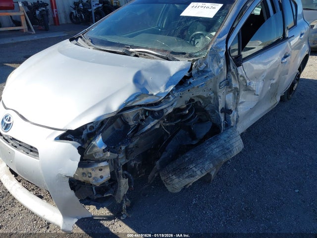 JTDKDTB34E1077977 Toyota Prius C Three