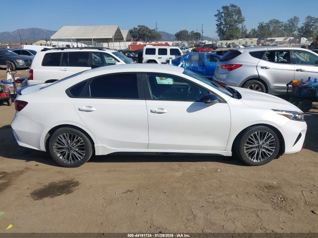 3KPF54AD8PE536913 KIA Forte Gt-line