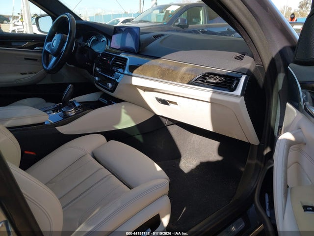 2019 BMW 540I WBAJE5C53KWW31896 Photo 4