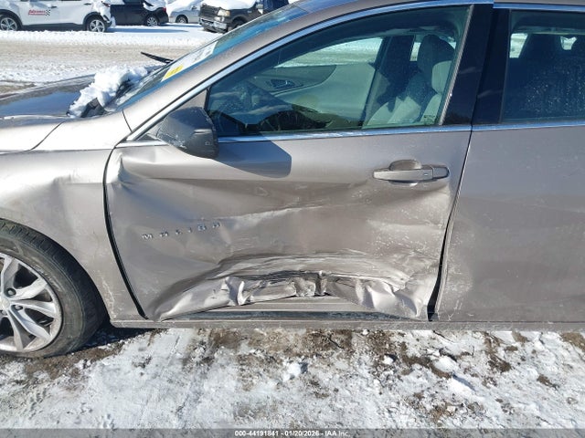 1G1ZD5ST3NF125734 Chevrolet Malibu Fwd Lt