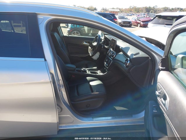 2019 MERCEDES-BENZ GLA 250 WDCTG4EB6KJ552037 Photo 4