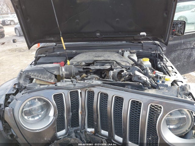 1C4HJXEG8JW115930 Jeep Wrangler Unlimited Sahara 4x4
