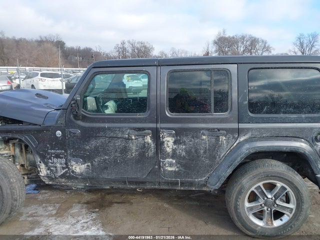 1C4HJXEG8JW115930 Jeep Wrangler Unlimited Sahara 4x4