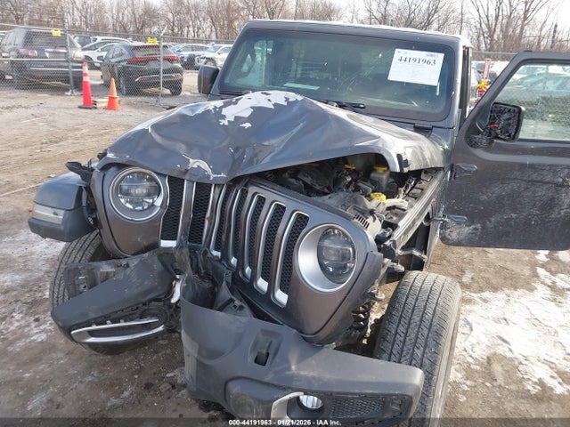 1C4HJXEG8JW115930 Jeep Wrangler Unlimited Sahara 4x4