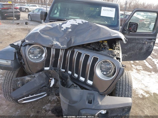 1C4HJXEG8JW115930 Jeep Wrangler Unlimited Sahara 4x4