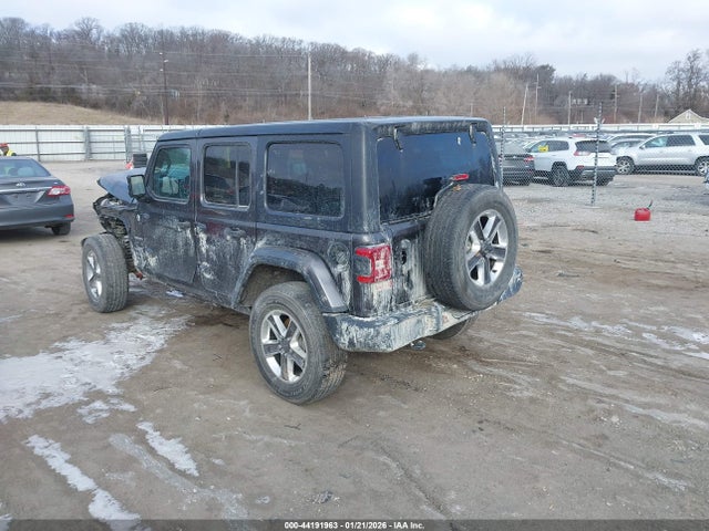 1C4HJXEG8JW115930 Jeep Wrangler Unlimited Sahara 4x4