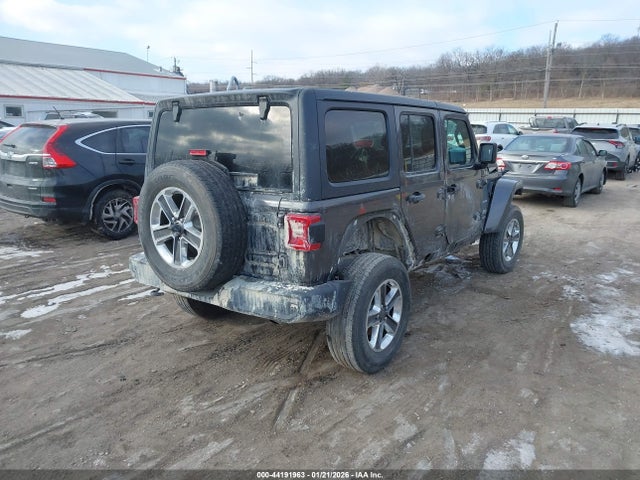 1C4HJXEG8JW115930 Jeep Wrangler Unlimited Sahara 4x4