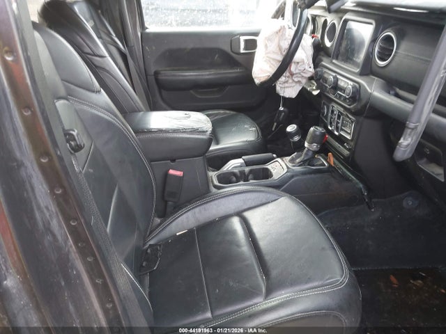 1C4HJXEG8JW115930 Jeep Wrangler Unlimited Sahara 4x4