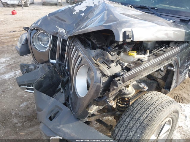 1C4HJXEG8JW115930 Jeep Wrangler Unlimited Sahara 4x4