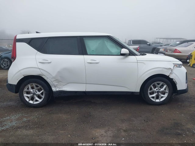 KNDJ23AUXM7762802 KIA SOUL S