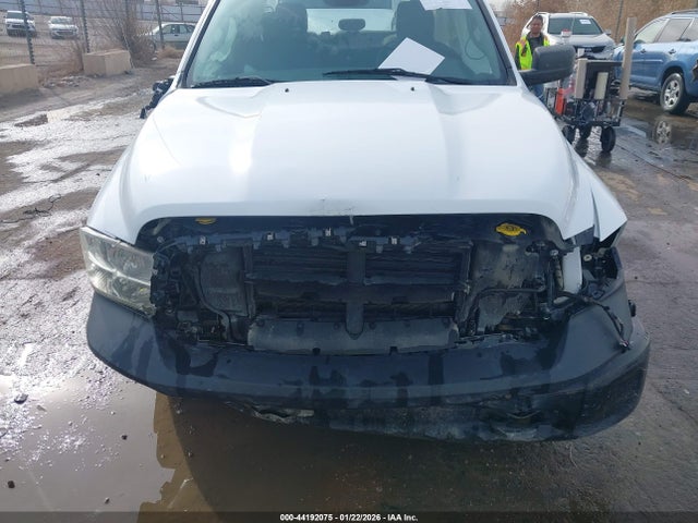 1C6RR7FG1KS678992 RAM 1500 Classic Tradesman 4x4 6&#039;4 Box