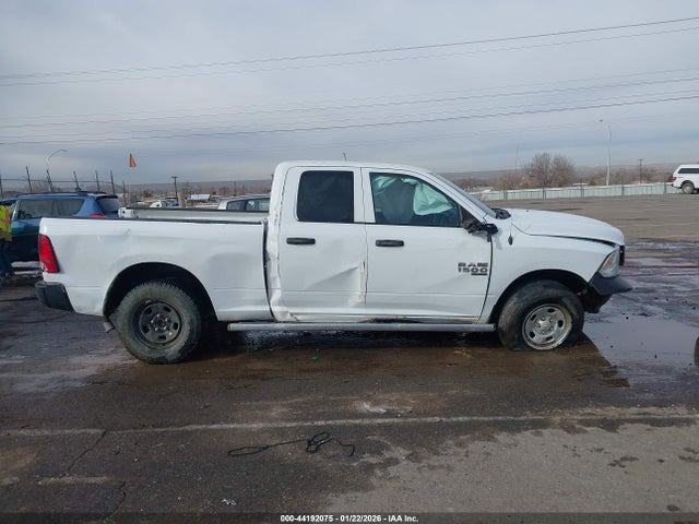 1C6RR7FG1KS678992 RAM 1500 Classic Tradesman 4x4 6&#039;4 Box