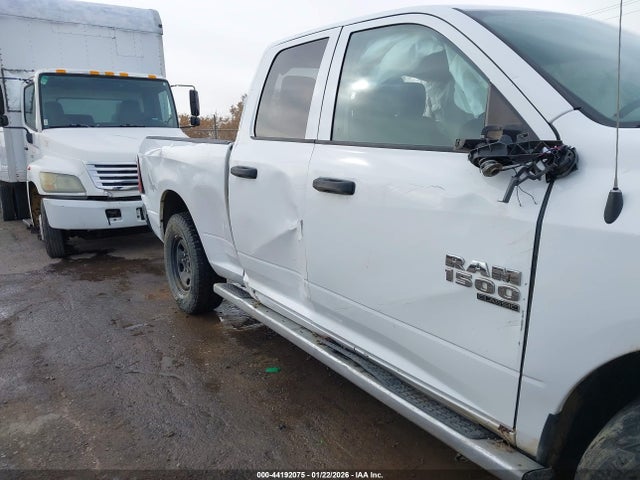 1C6RR7FG1KS678992 RAM 1500 Classic Tradesman 4x4 6&#039;4 Box