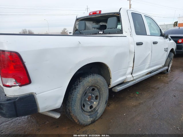 1C6RR7FG1KS678992 RAM 1500 Classic Tradesman 4x4 6&#039;4 Box